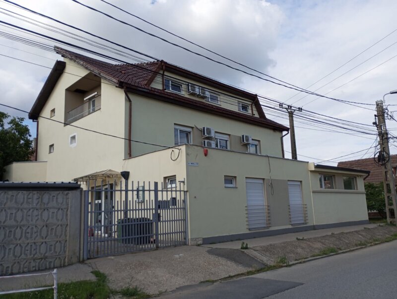 Pensiune de vanzare cu 15 camere cu baie proprie, suprafata utila 550 mp