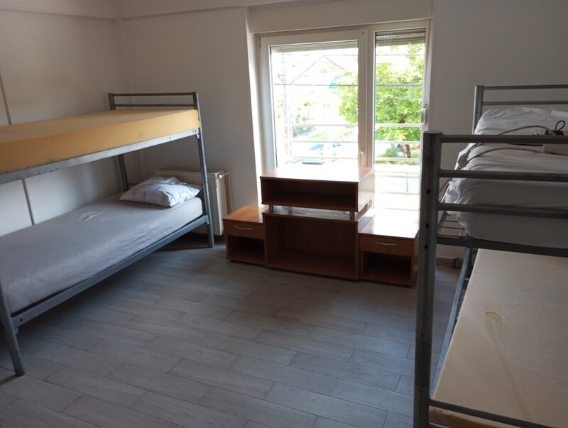 Pensiune de vanzare cu 15 camere cu baie proprie, suprafata utila 550 mp