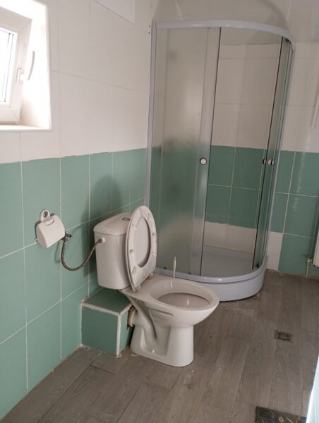 Pensiune de vanzare cu 15 camere cu baie proprie, suprafata utila 550 mp